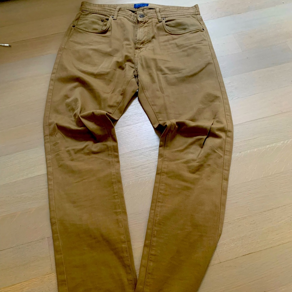 Men’s khaki pants in good-as-new condition